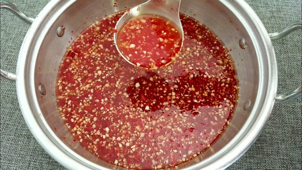 2 cách pha nước mắm chua ngọt cho mọi món chấm: Vụng đến mấy cũng làm được