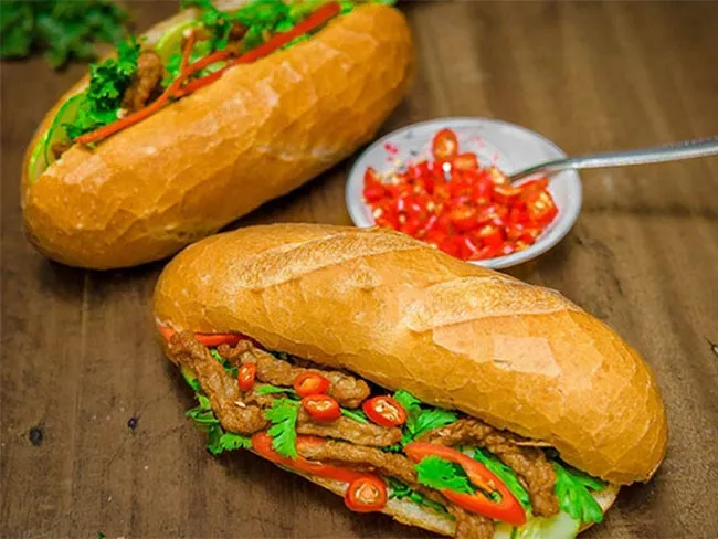 Bánh mì chả cá bao nhiêu calo – Cách ăn không sợ mập