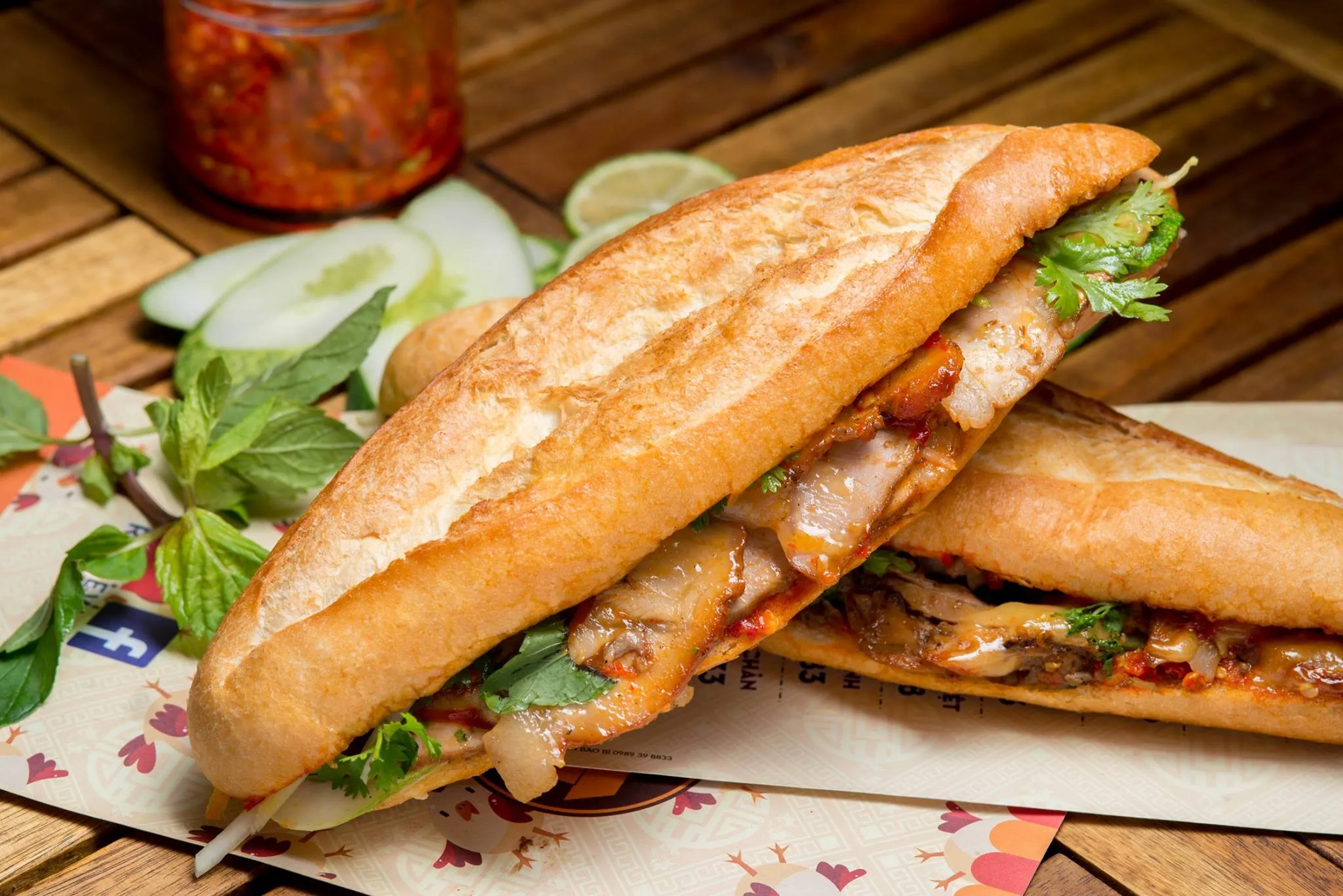 Bánh mì heo quay bao nhiêu calo – Cách ăn giữ dáng không lo tăng cân