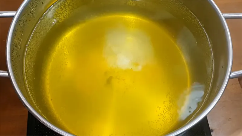 Cách làm dưa muối vàng giòn theo công thức bí truyền