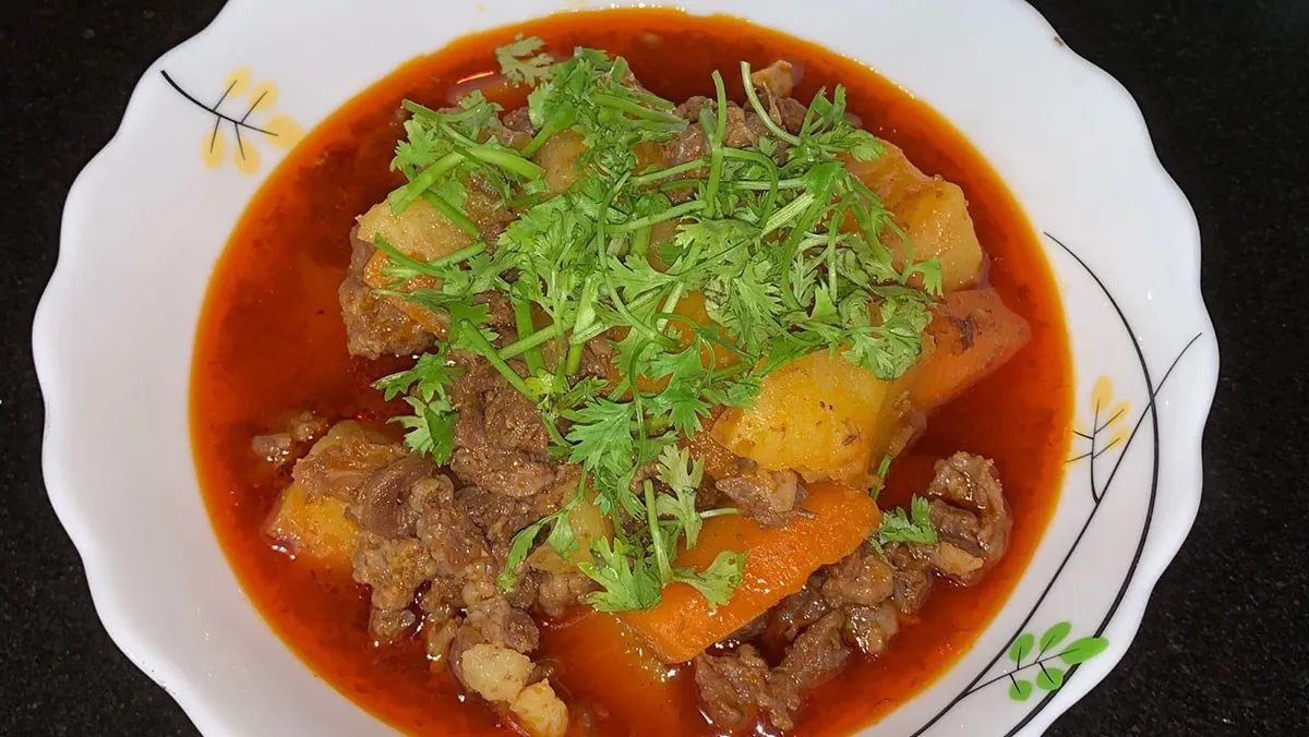 Cách nấu cà ri bò khoai tây cà rốt ngon chuẩn vị như nhà hàng