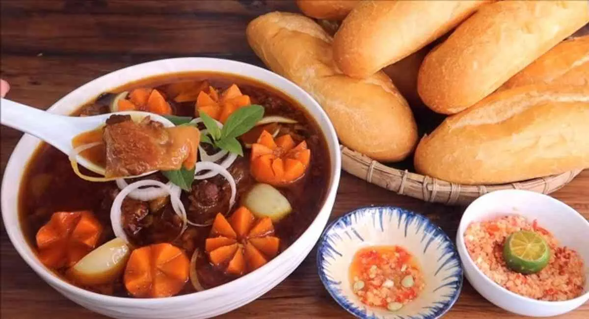 Cách nấu món bò kho ăn bánh mì đổi vị, ăn là ghiền