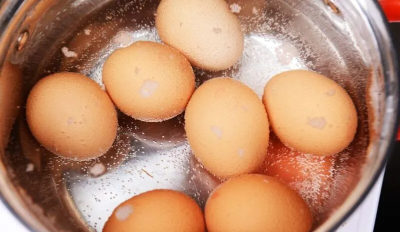 Chuyên gia chia sẻ cách nấu trứng luộc không bị nứt, đảm bảo dưỡng chất
