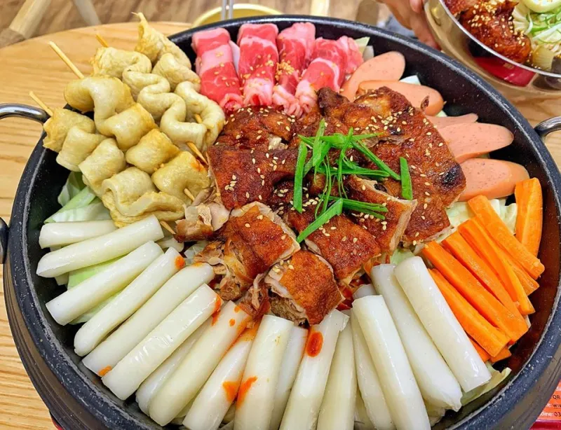 Hé lộ cách nấu lẩu tokbokki cực ngon chỉ với 150k phá đảo mọi giác quan