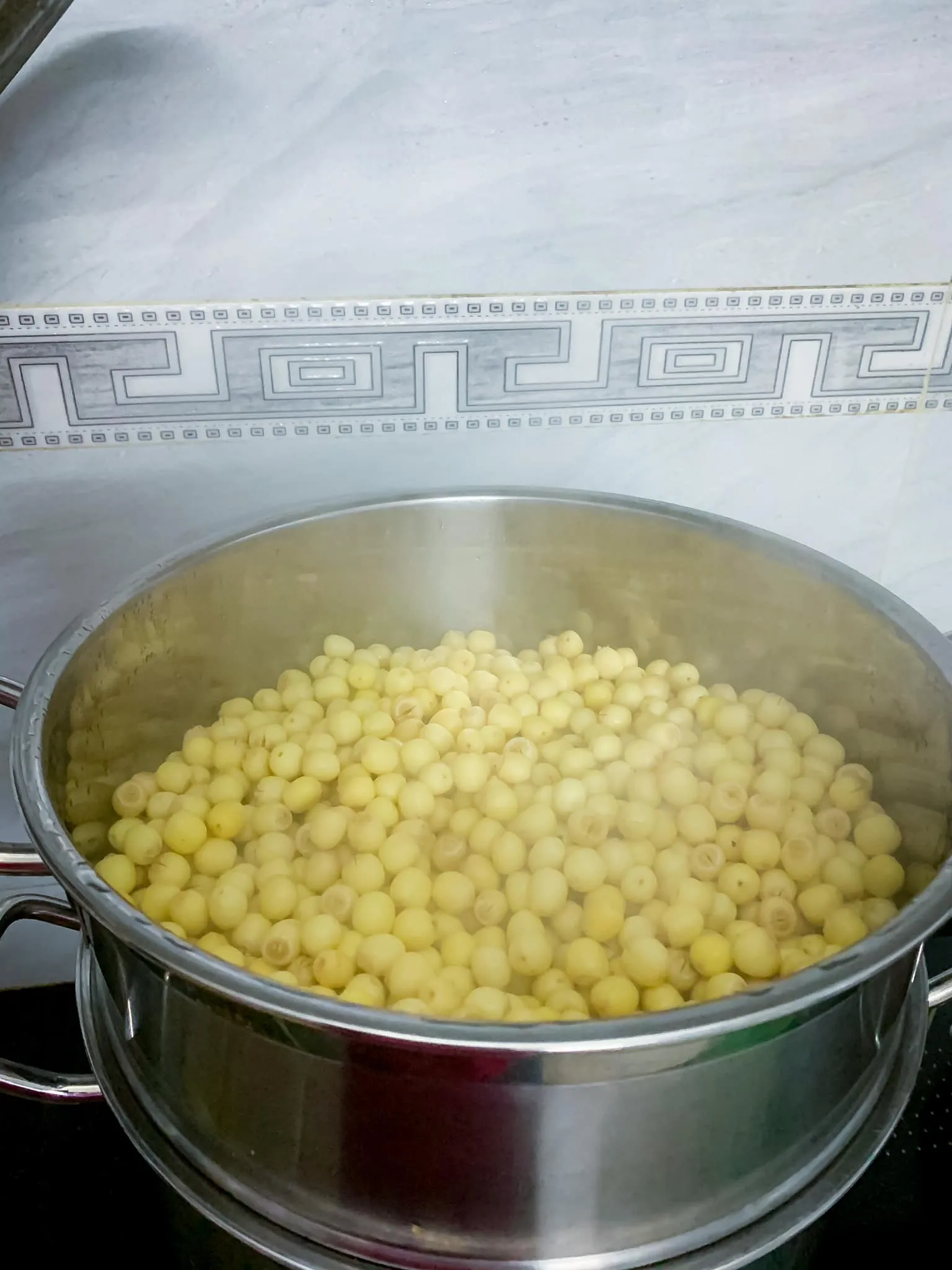 LƯU NGAY: Cách nấu chè hạt sen nhãn khô táo đỏ siêu bổ dưỡng cho cả gia đình