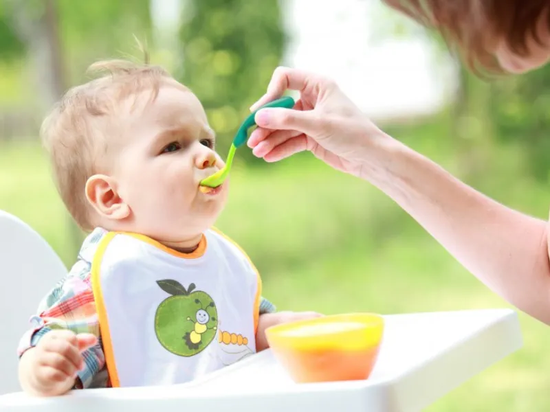 Mẹ lưu ngay cách nấu bột ăn dặm cho bé 6 tháng ngon miễn chê bổ dưỡng miễn bàn