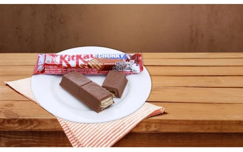 Thực hành ngay cách làm kem kitkat mát lạnh, ai ai cũng mê