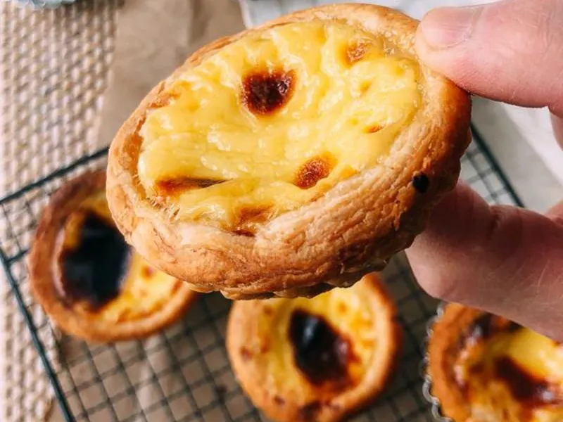 Tráng miệng với món bánh tart mặn phủ phô mai mang hương vị Pháp, đậm đà, quyến rũ